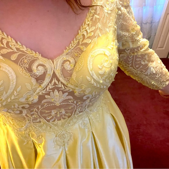 JJ’S House Yellow Puffy sleeved Dress. Prom/ homecoming - Picture 4 of 5